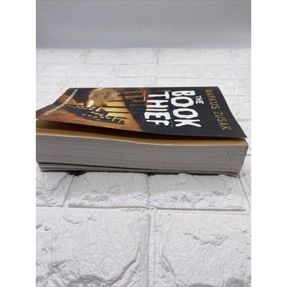 The Book Thief by Markus Zusak (2005, Trade Paperback) - Picture 4 of 13